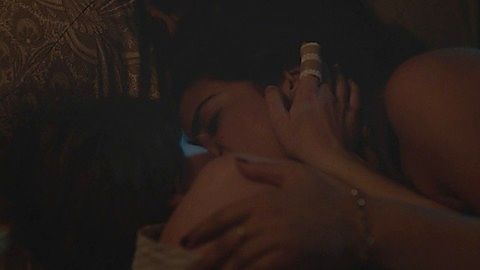 Pic: Lorenza Izzo in Casual (2015)