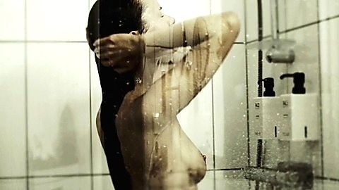 Pic: Hanna Oldenburg in Animalistic (2015)
