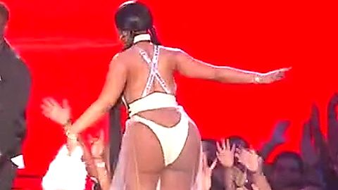 Pic: Nicki Minaj in MTV Video Music Awards (1984)