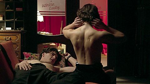 Pic: Íria del Río in Cable Girls (2017)