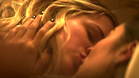 Pic: Elizabeth Lail in YOU (2018)