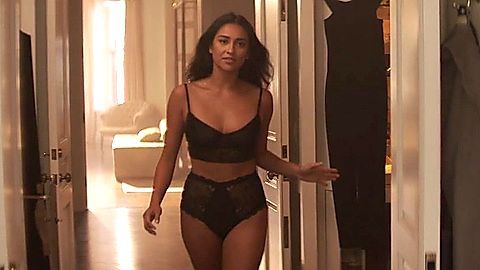 Pic: Shay Mitchell in YOU (2018)