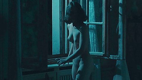 Pic: Paula Beer in Never Look Away (2018)