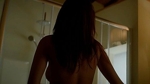 Pic: Emily Ratajkowski in Welcome Home (2018)