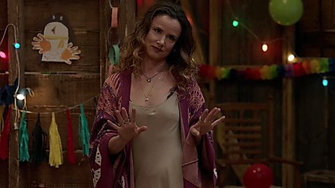 Pic: Juliette Lewis in Camping (2018)