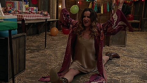 Pic: Juliette Lewis in Camping (2018)