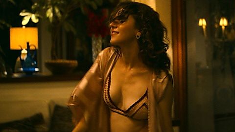 Pic: Tessa Ía in Narcos: Mexico (2018)