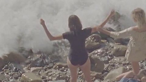 Pic: Yana Yatsuk in Malibu og Dem (2018)