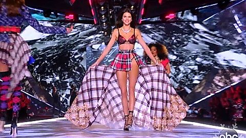 Pic: Kendall Jenner in The Victoria's Secret Fashion Show 2018 (2018)