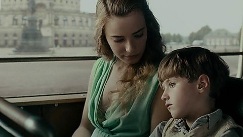 Pic: Saskia Rosendahl in Never Look Away (2018)