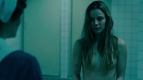 Pic: Saskia Rosendahl in Never Look Away (2018)