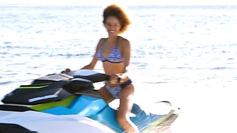 Pic: Lia Farrelly-Hodge in Overboard (2018)