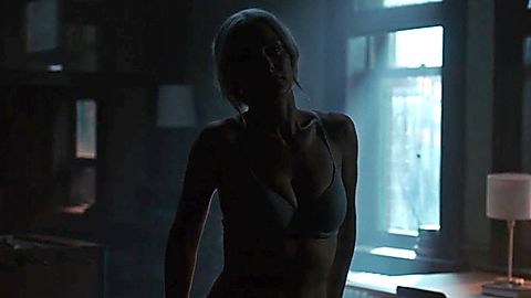 Pic: Minka Kelly in Titans (2018)