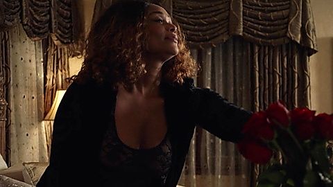 Pic: Tami Roman in Carl Weber's The Family Business (2018)