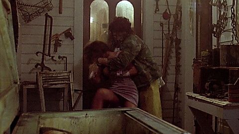 Pic: Lisa Marie Newmyer in Texas Chainsaw Massacre: The Next Generation (1994)