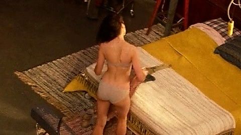 Pic: Margaret Qualley in IO (2019)