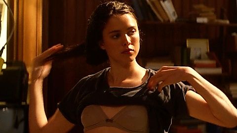 Pic: Margaret Qualley in IO (2019)