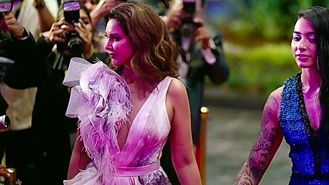 Pic: Lisa Ray in Four More Shots Please (2019)