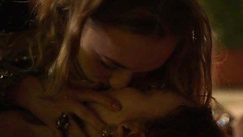 Pic: Chloé Jouannet in Riviera (2017)