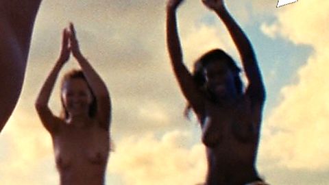 Pic: London Seabreeze in The Beach Bum (2019)