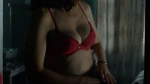 Pic: Jennifer Beals in Swamp Thing (2019)