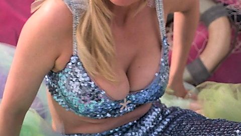 Pic: Kirsten Dunst in On Becoming a God in Central Florida (2019)