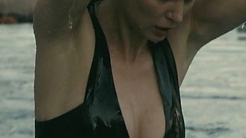 Pic: Catrinel Marlon in The Whistlers (2019)