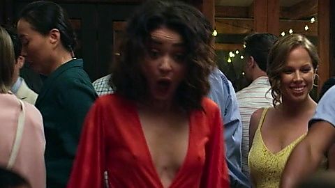 Pic: Sarah Hyland in The Wedding Year (2019)