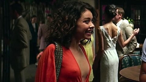 Pic: Sarah Hyland in The Wedding Year (2019)