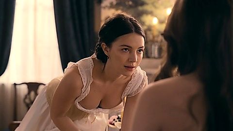 Pic: Ella Hunt in Dickinson (2019)