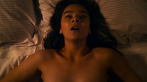 Pic: Hailee Steinfeld in Dickinson (2019)