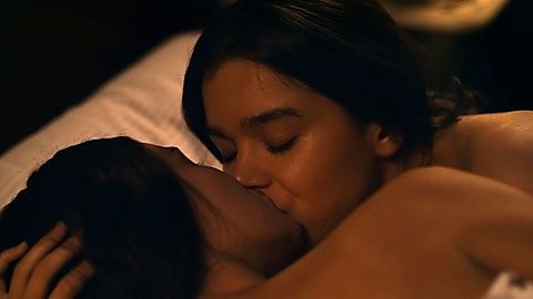 Pic: Hailee Steinfeld in Dickinson (2019)