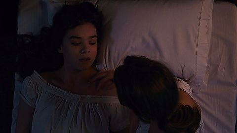 Pic: Hailee Steinfeld in Dickinson (2019)
