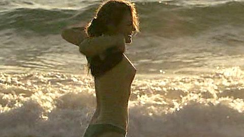 Pic: Riley Keough in Earthquake Bird (2019)