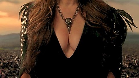 Pic: Elizabeth Hurley in Marvel's Runaways (2017)