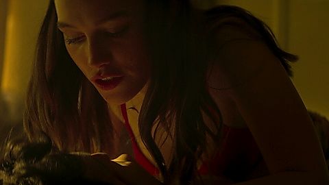 Pic: Victoria Pedretti in YOU (2018)