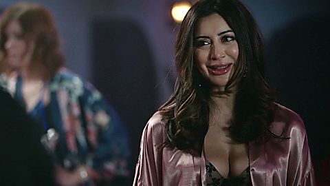 Pic: Noureen DeWulf in Good Girls (2018)