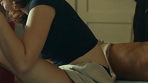 Pic: Zoey Deutch in Buffaloed (2020)