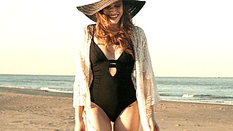 Pic: Carly Chaikin in Last Moment of Clarity (2020)