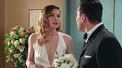 Pic: Annie Murphy in Schitt's Creek (2015)