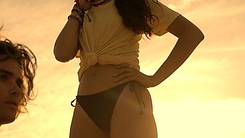 Pic: Madison Bailey in Outer Banks (2020)
