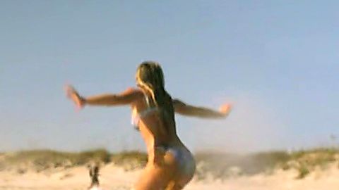 Pic: Madelyn Cline in Outer Banks (2020)