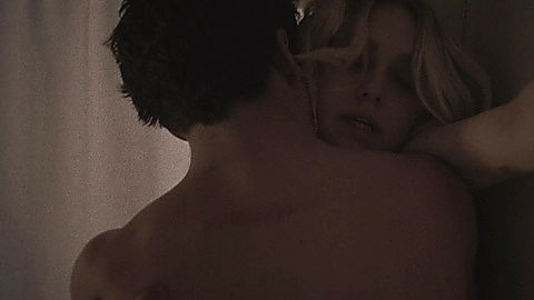 Pic: Dakota Fanning in Viena and the Fantomes (2020)