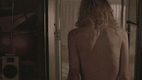 Pic: Dakota Fanning in Viena and the Fantomes (2020)