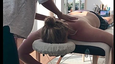 Pic: Amy Schumer in Expecting Amy (2020)