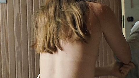 Pic: Liana Liberato in The Beach House (2020)