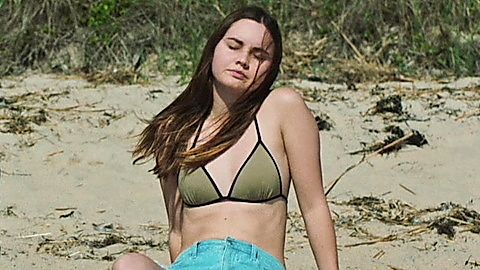 Pic: Liana Liberato in The Beach House (2020)