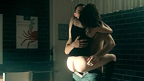 Pic: Regina Pavón in Dark Desire (2020)