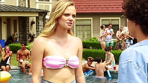 Pic: Meghan Roberts in How to Get Girls (2017)