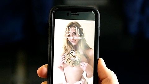 Pic: Lauren Swickard in Airplane Mode (2019)